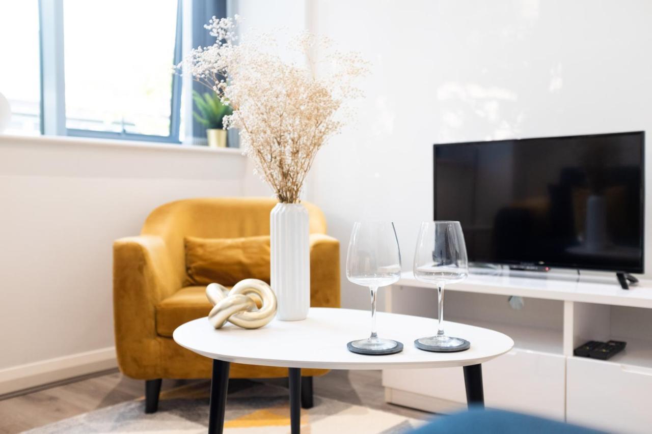Luxury, Free Gym, Indoor Terrace, City Centre Apartment Coventry